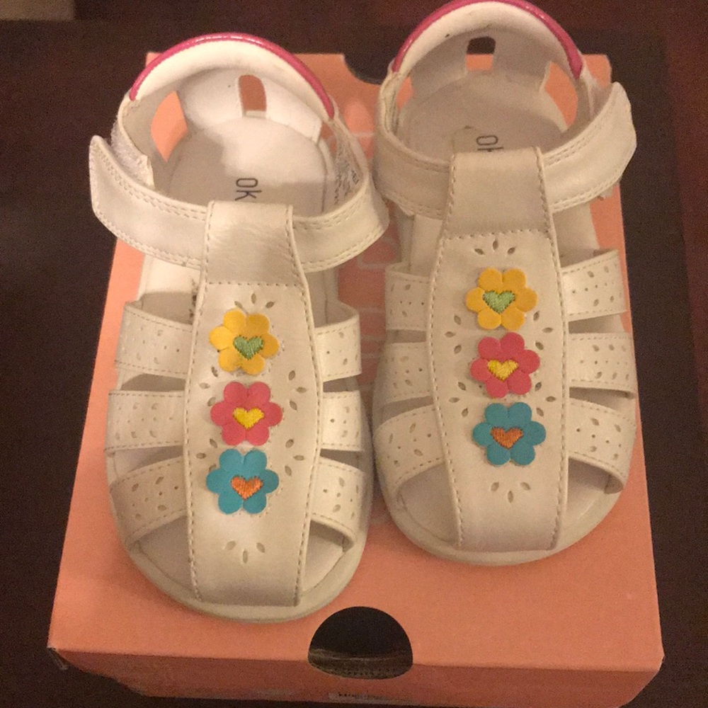 Okie Dokie White “Thebe” sandal size 5M